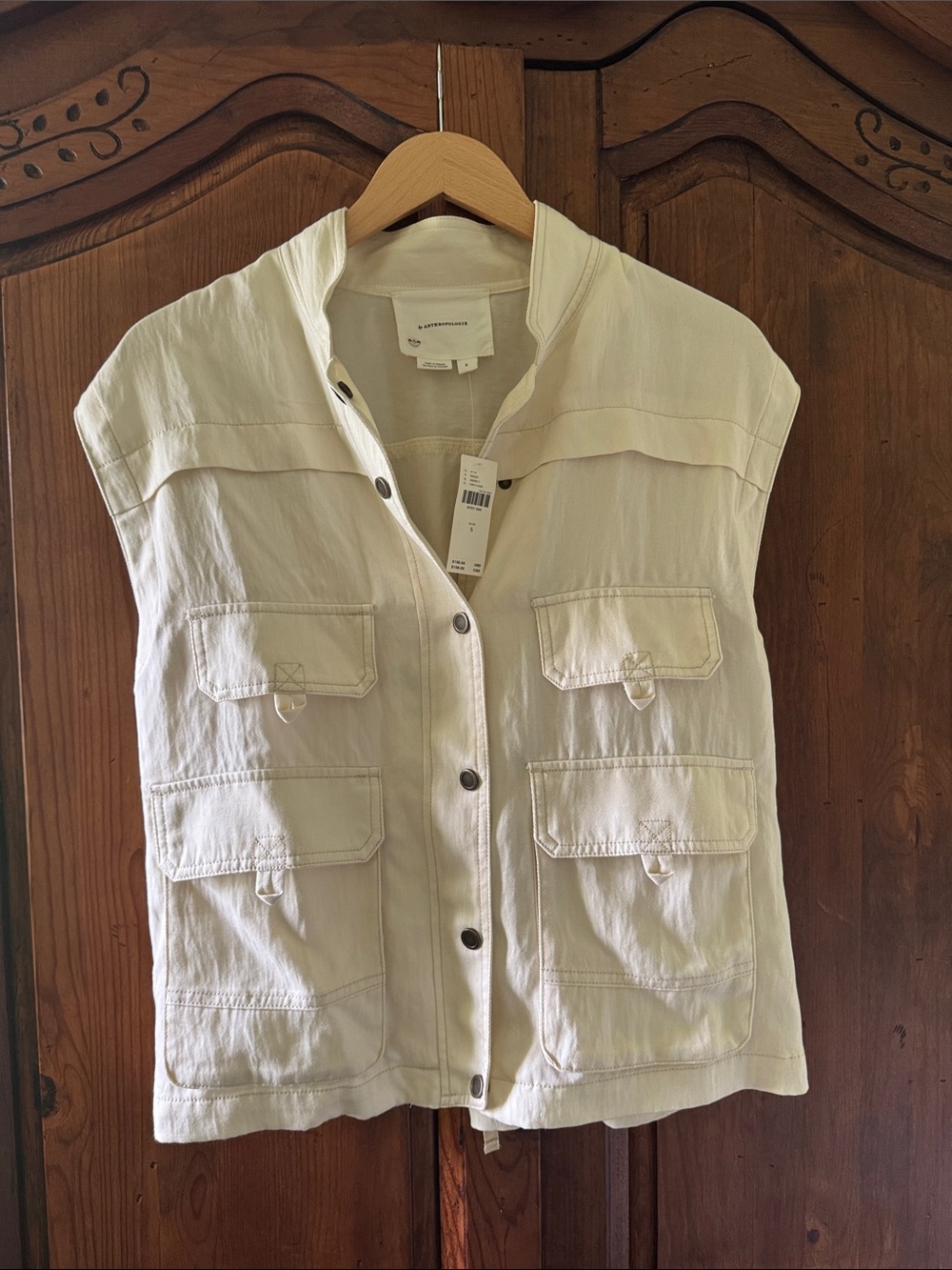NWT BY ANTHROPOLOGIE IVORY. SILKY CARGO VEST. SIZE S.